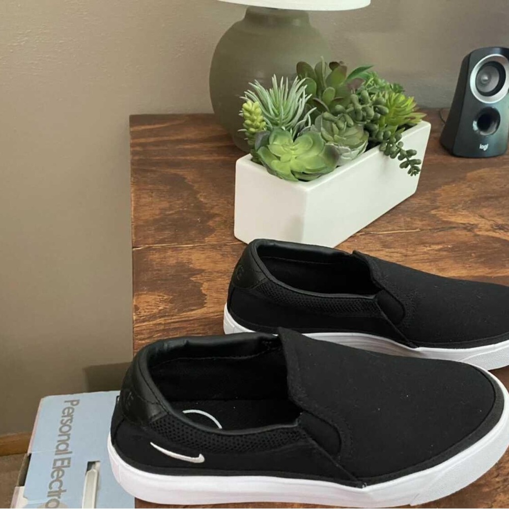 Nike slip on size 7